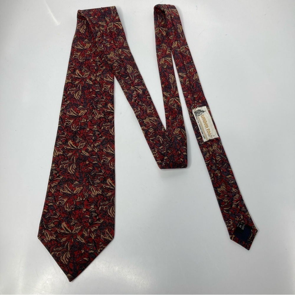 London‎ Fog 100% silk tie